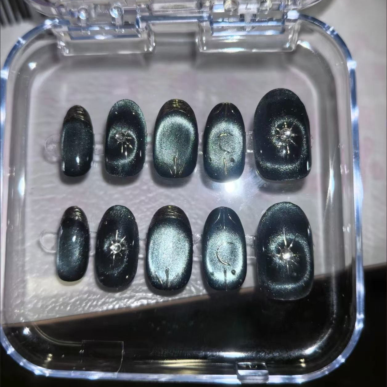 Handmade press-on nails Cat Eye Conch