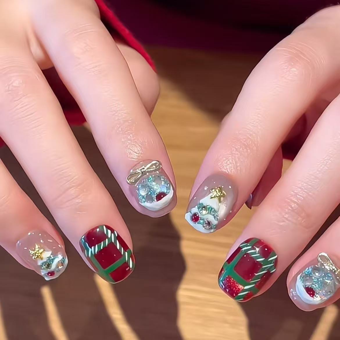 Christmas Red Cat Eye Nails