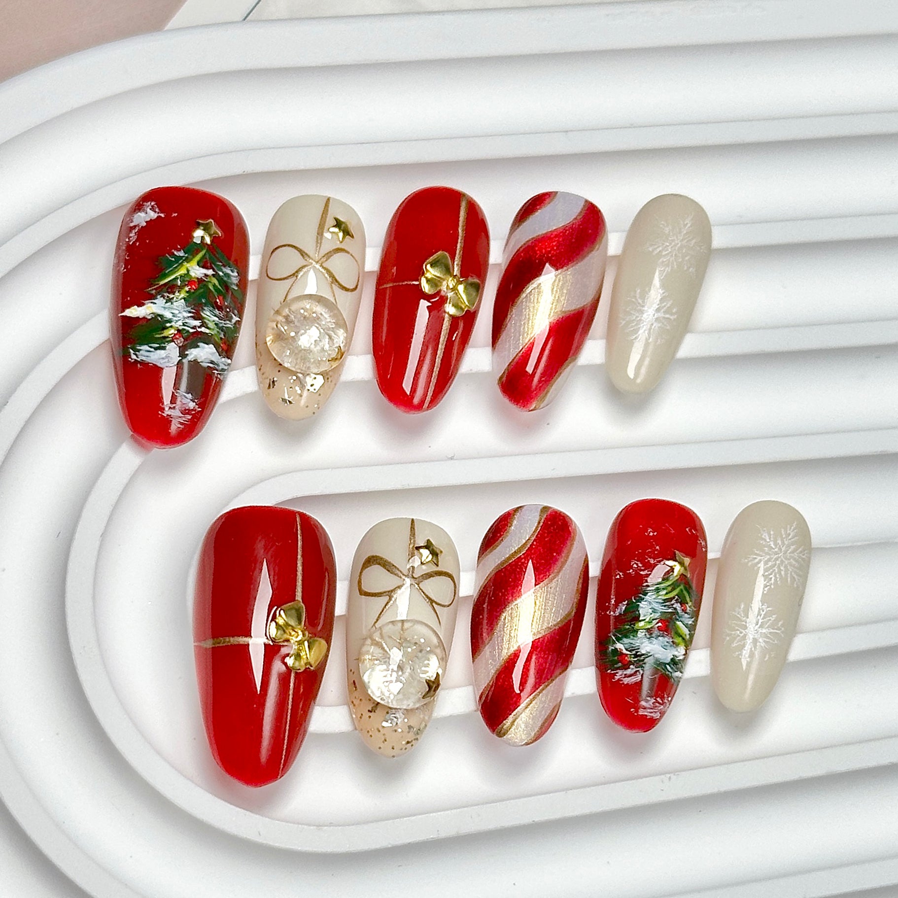 Christmas tree cat eye