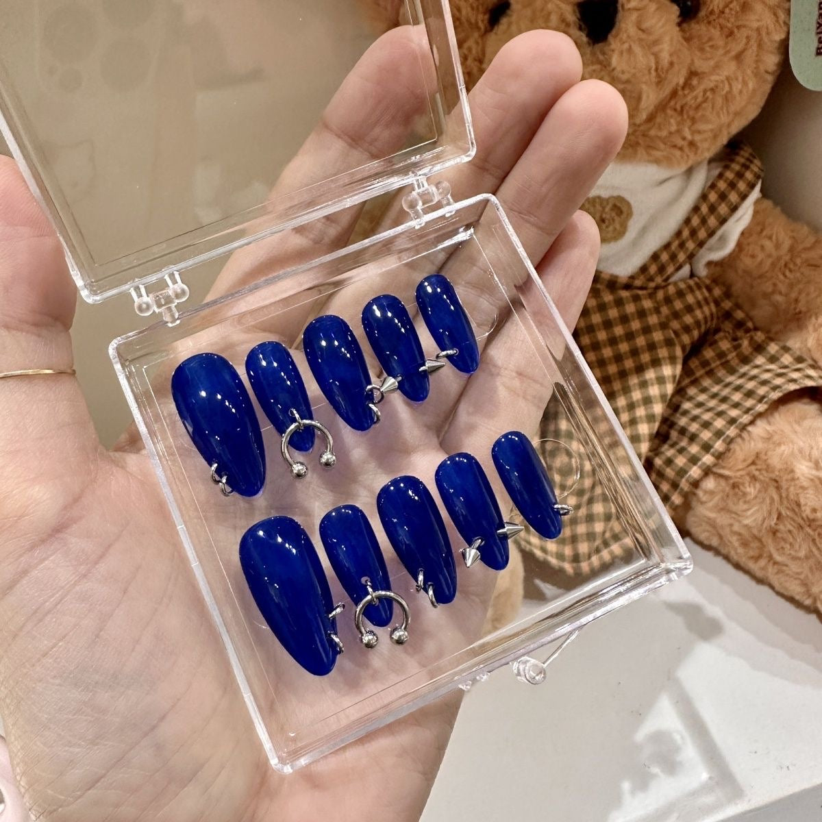 Handmade press-on nails Willow nail perforation