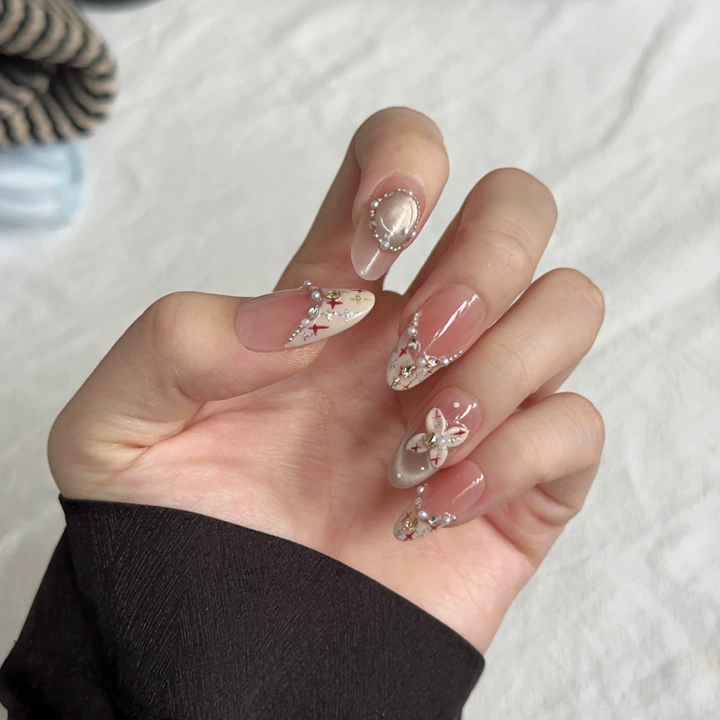 Creamy Cat Eye Press-On Nails | Handmade Customizable